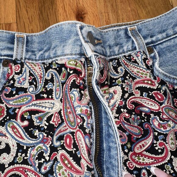 Vintage Levi's 501 Denim Light Wash Shorts Paisley Print Front size 28 - Picture 3 of 4